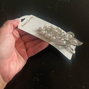 Broach off white